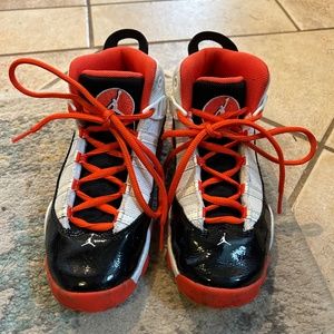 Boys Size 1.5 Jordan Six Rings Basketball Shoes